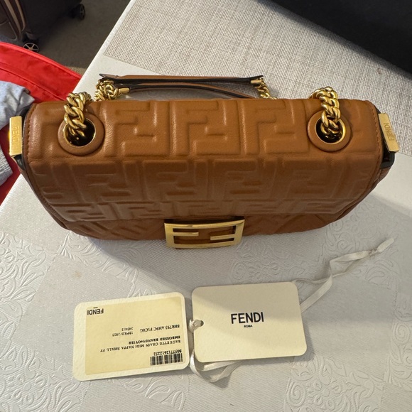 Fendi Embossed Baguette chain bag - Picture 2 of 11